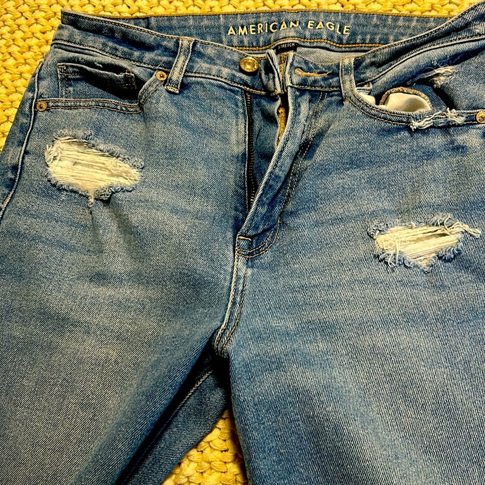 American Eagle Mom Jeans Size 8 Acid Wash Distressed